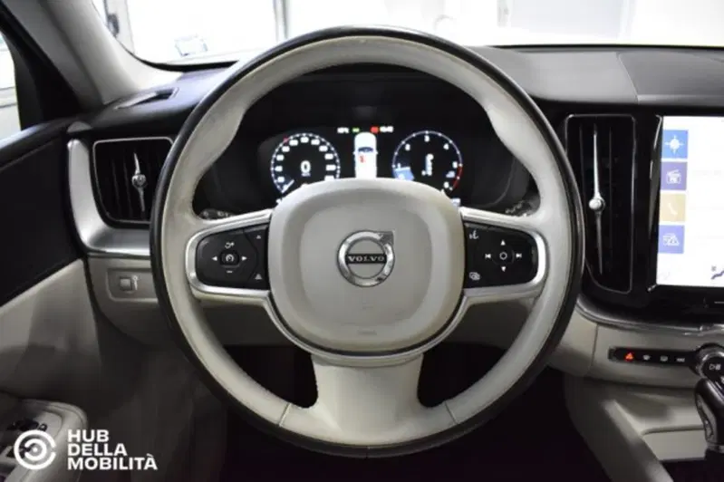 Volvo XC60 usata a Perugia (5)