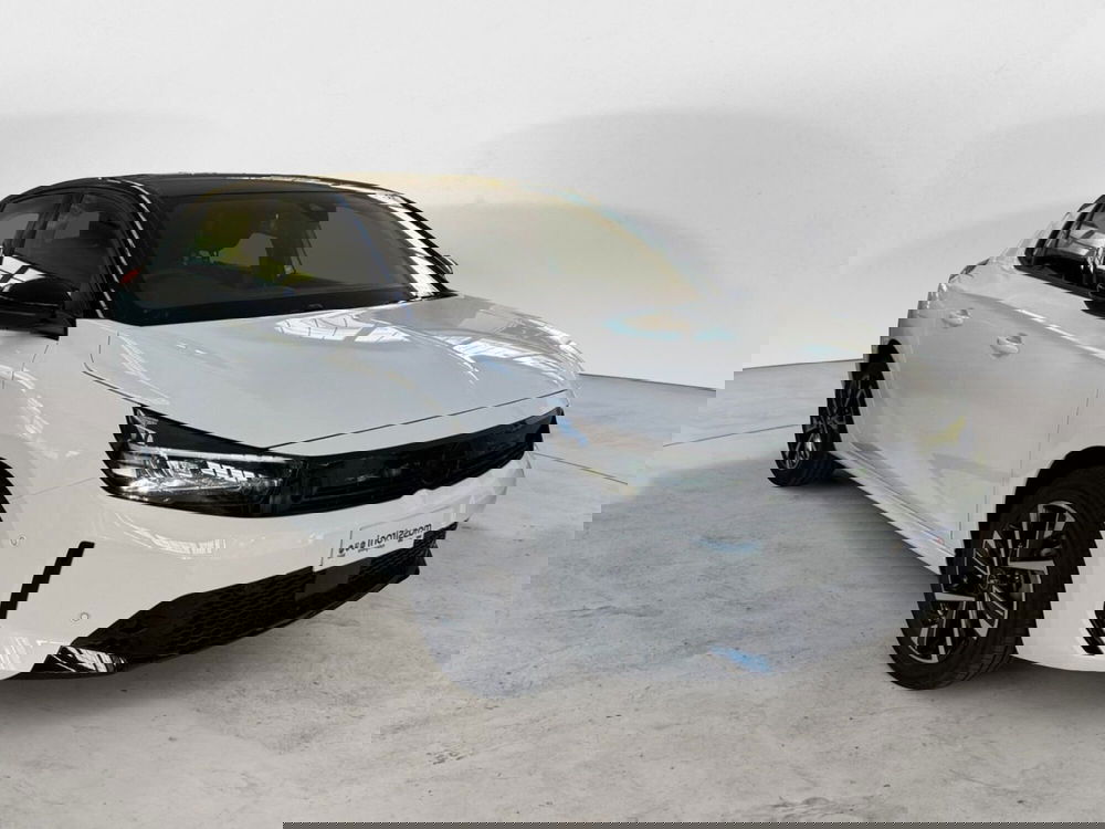 Opel Corsa nuova a Milano (2)