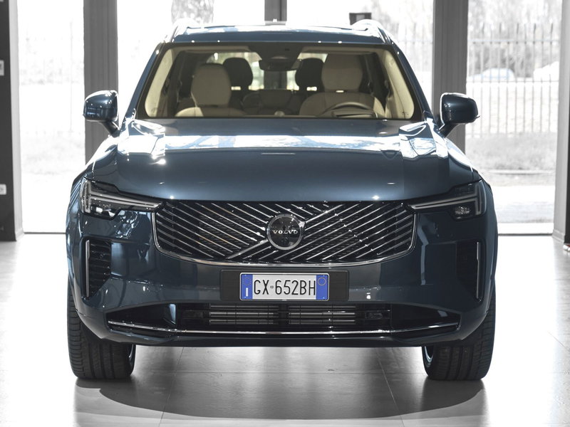 Volvo XC90 nuova a Prato