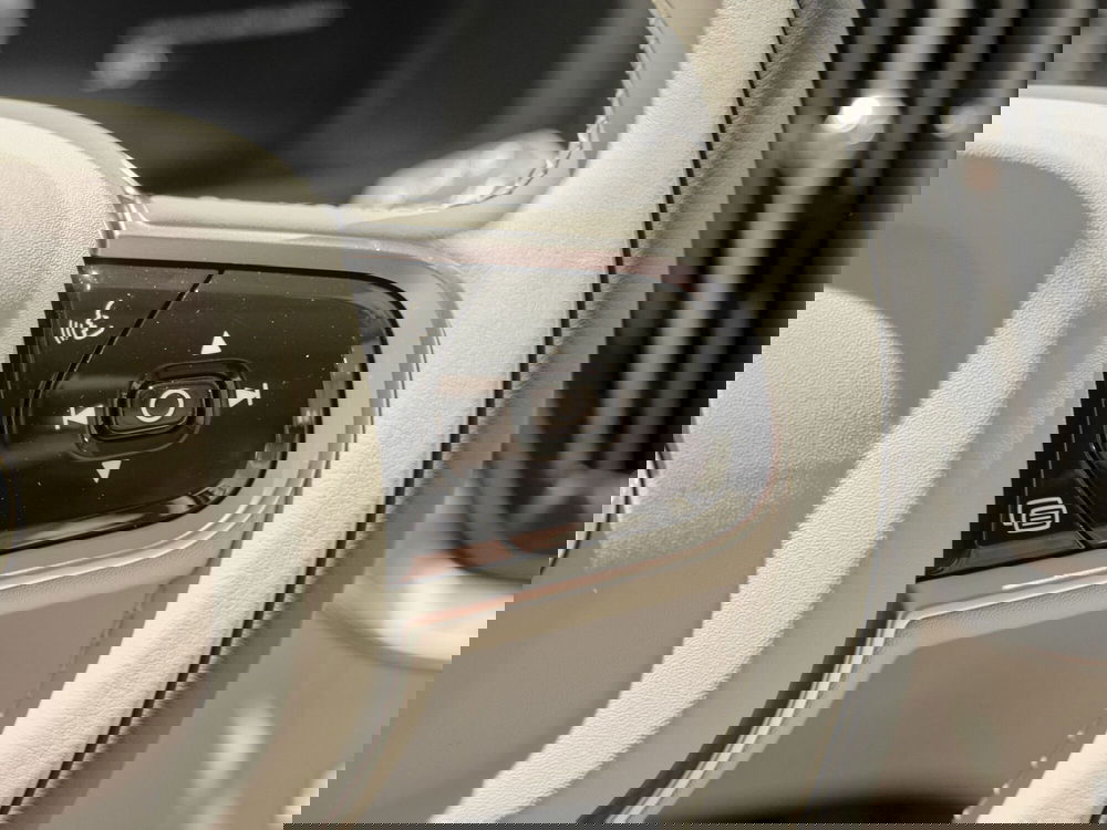 Volvo XC90 nuova a Prato (10)