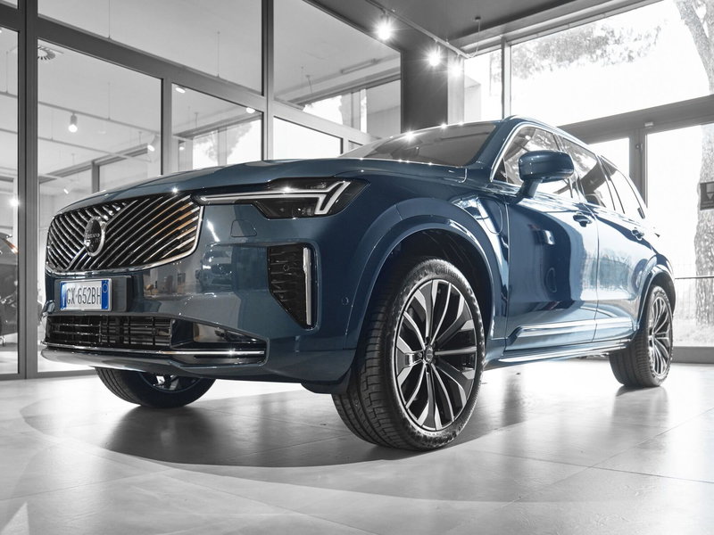 Volvo XC90 nuova a Prato (3)