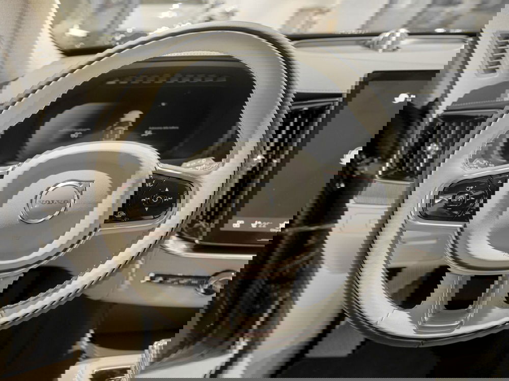 Volvo XC90 nuova a Prato (8)