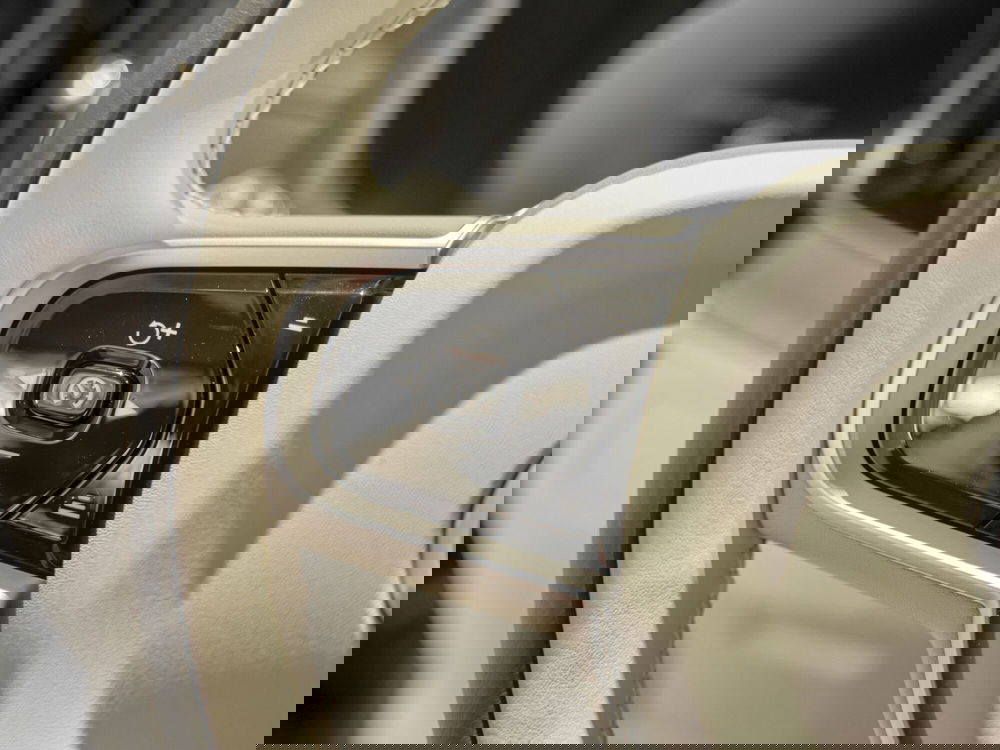 Volvo XC90 nuova a Prato (9)