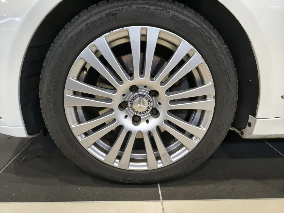 Mercedes-Benz Classe E usata a Vercelli (11)