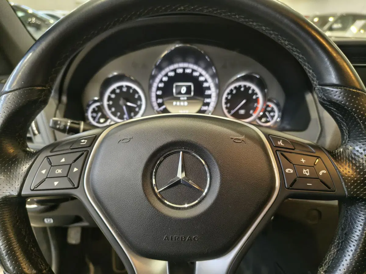 Mercedes-Benz Classe E usata a Vercelli (13)
