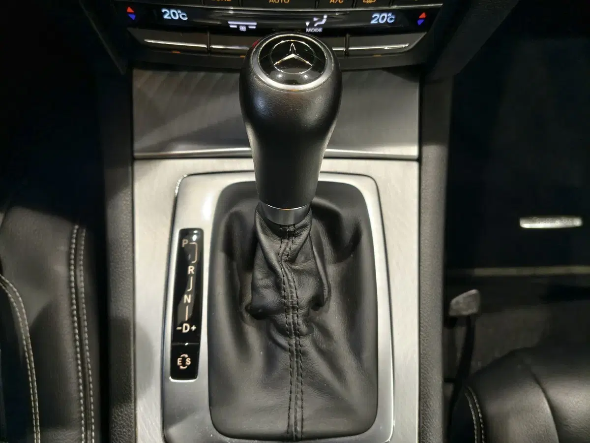 Mercedes-Benz Classe E usata a Vercelli (19)