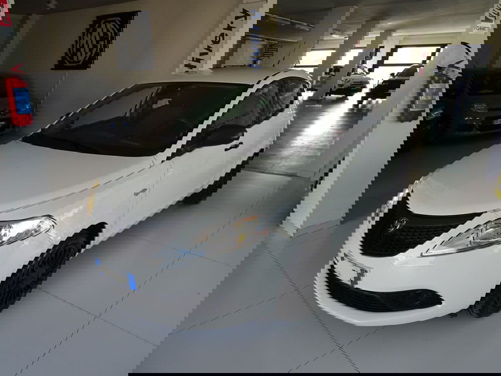 Lancia Ypsilon usata a Lucca