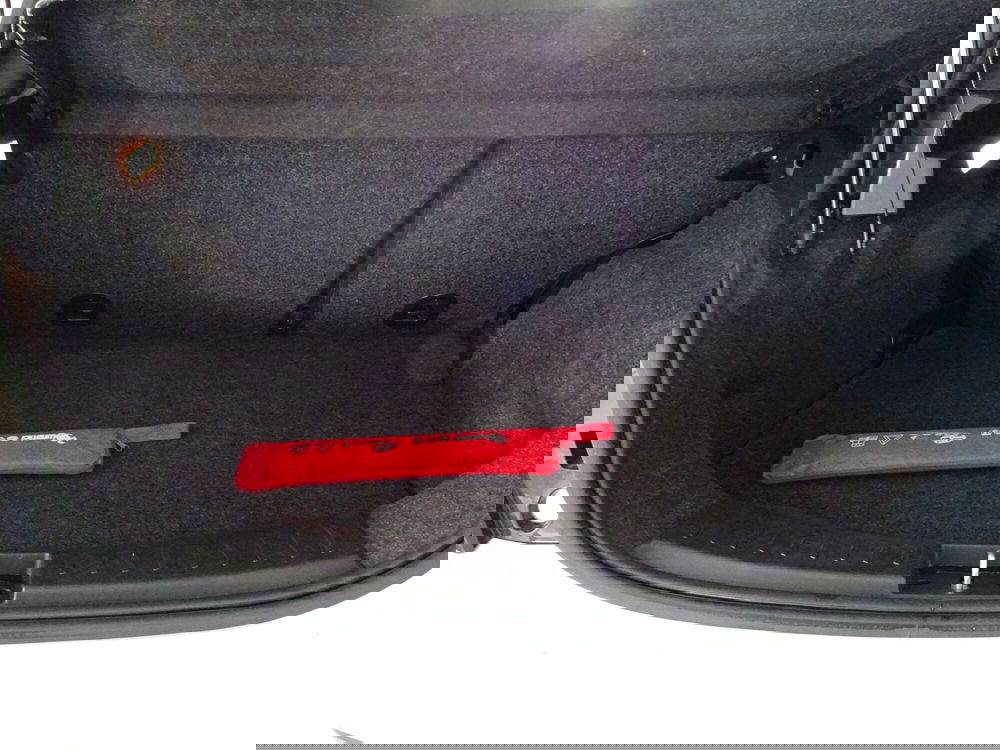 Lancia Ypsilon usata a Lucca (11)