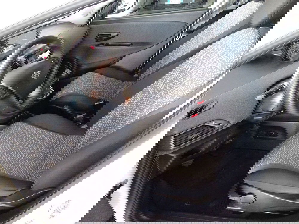 Lancia Ypsilon usata a Lucca (8)