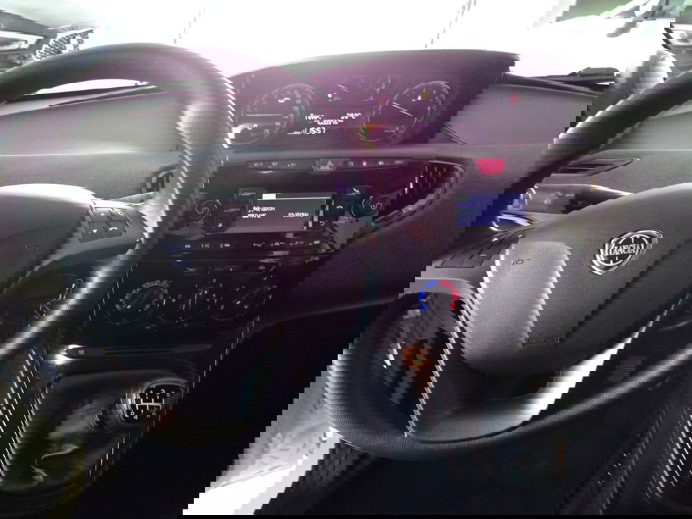 Lancia Ypsilon usata a Lucca (9)