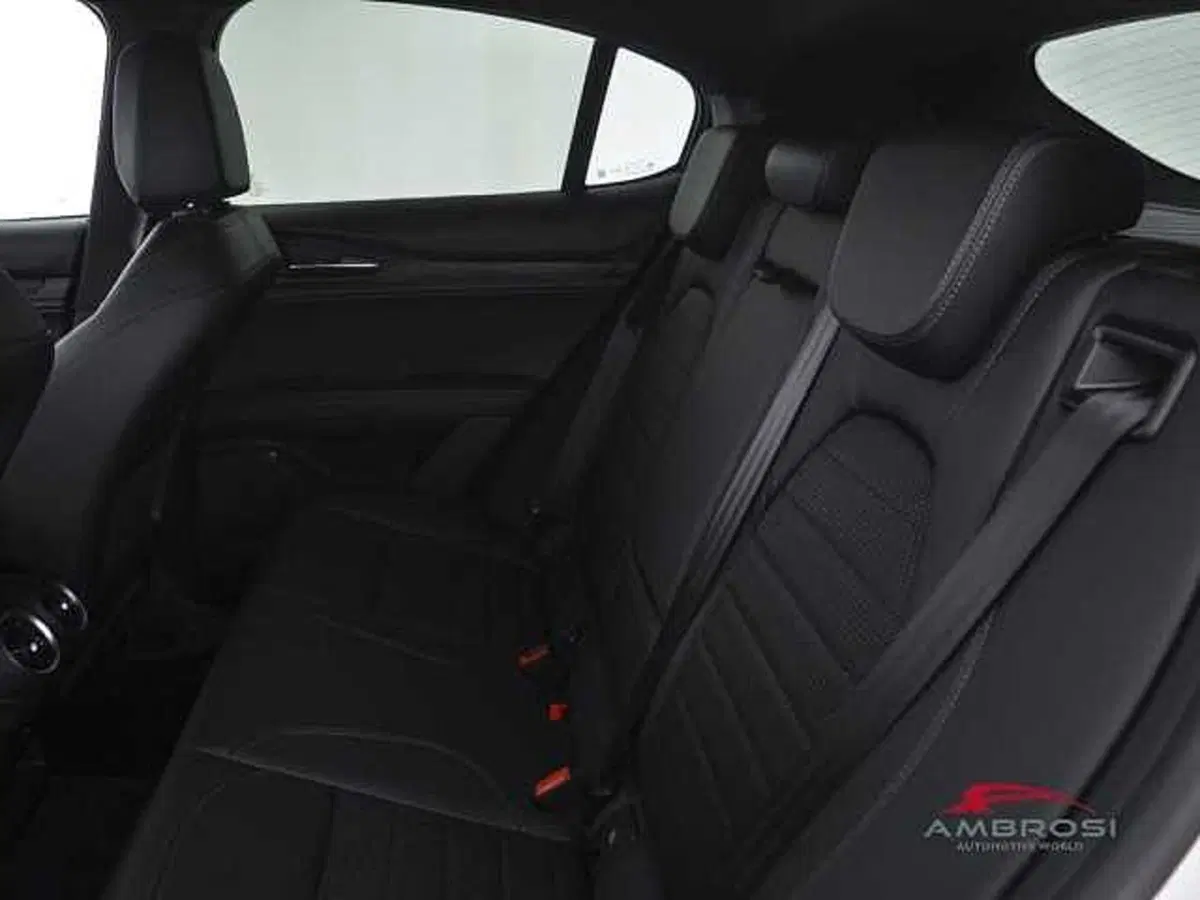 Alfa Romeo Stelvio usata a Perugia (10)