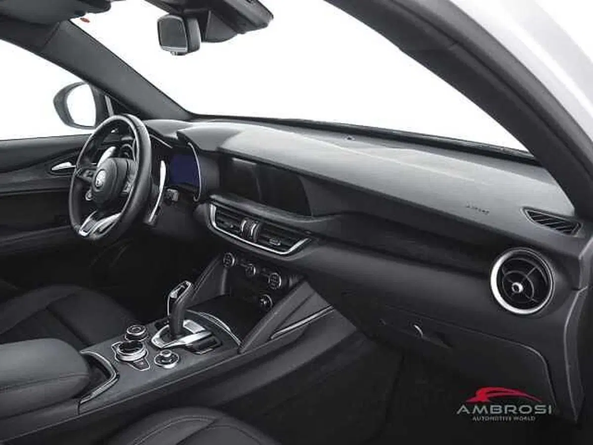 Alfa Romeo Stelvio usata a Viterbo (12)