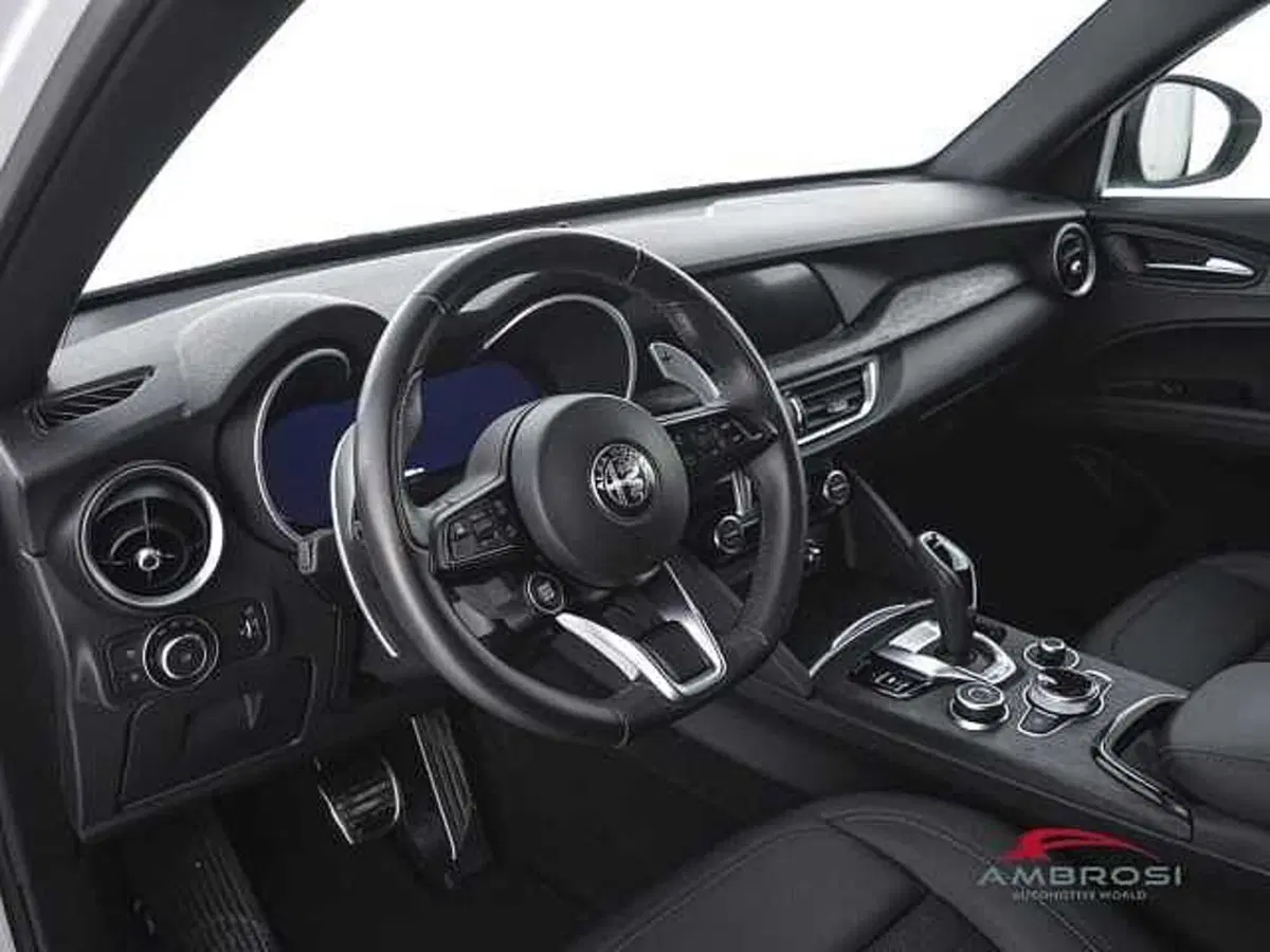 Alfa Romeo Stelvio usata a Viterbo (8)