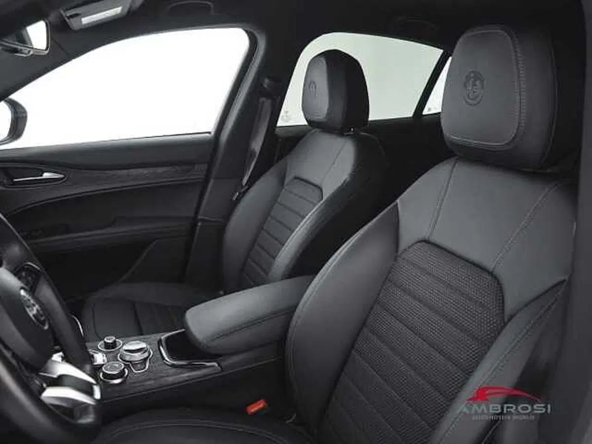 Alfa Romeo Stelvio usata a Viterbo (9)