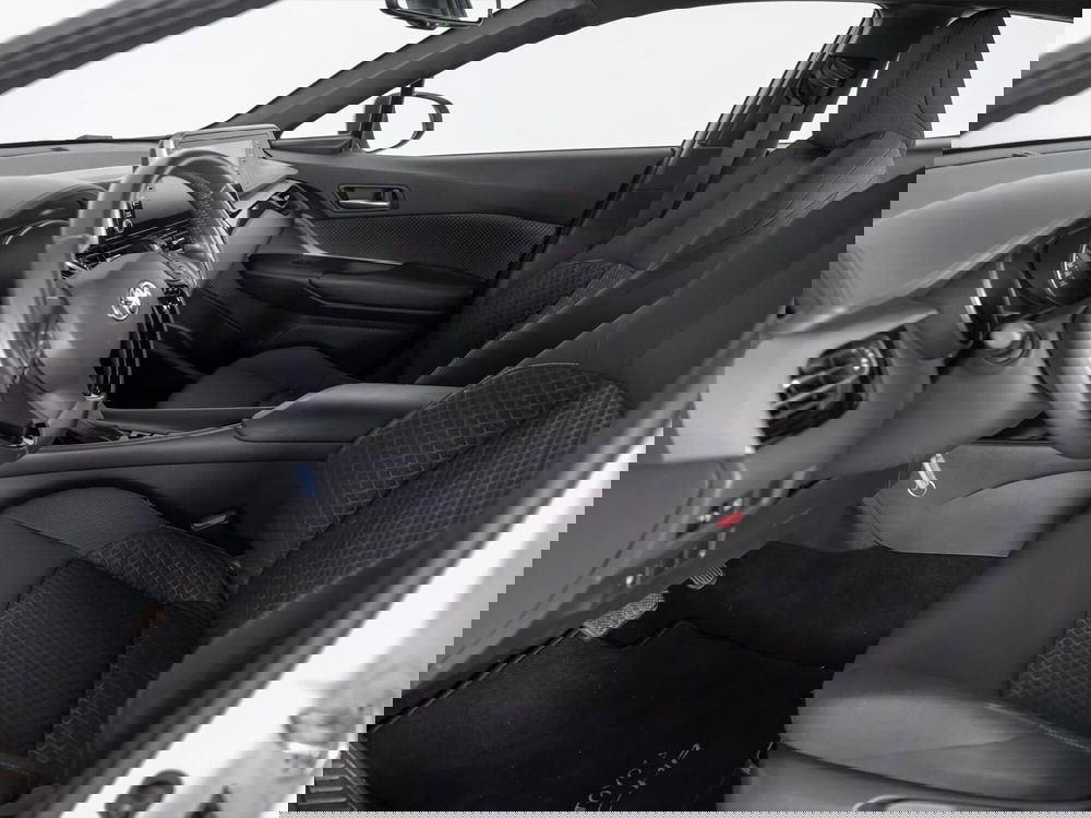 Toyota Toyota C-HR usata a Foggia (12)