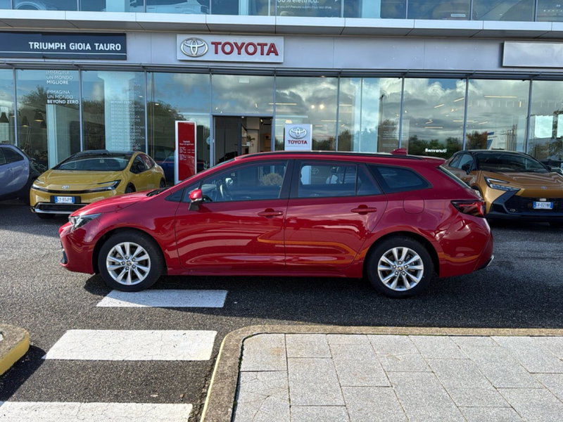 Toyota Corolla Touring Sports nuova a Reggio Calabria (2)