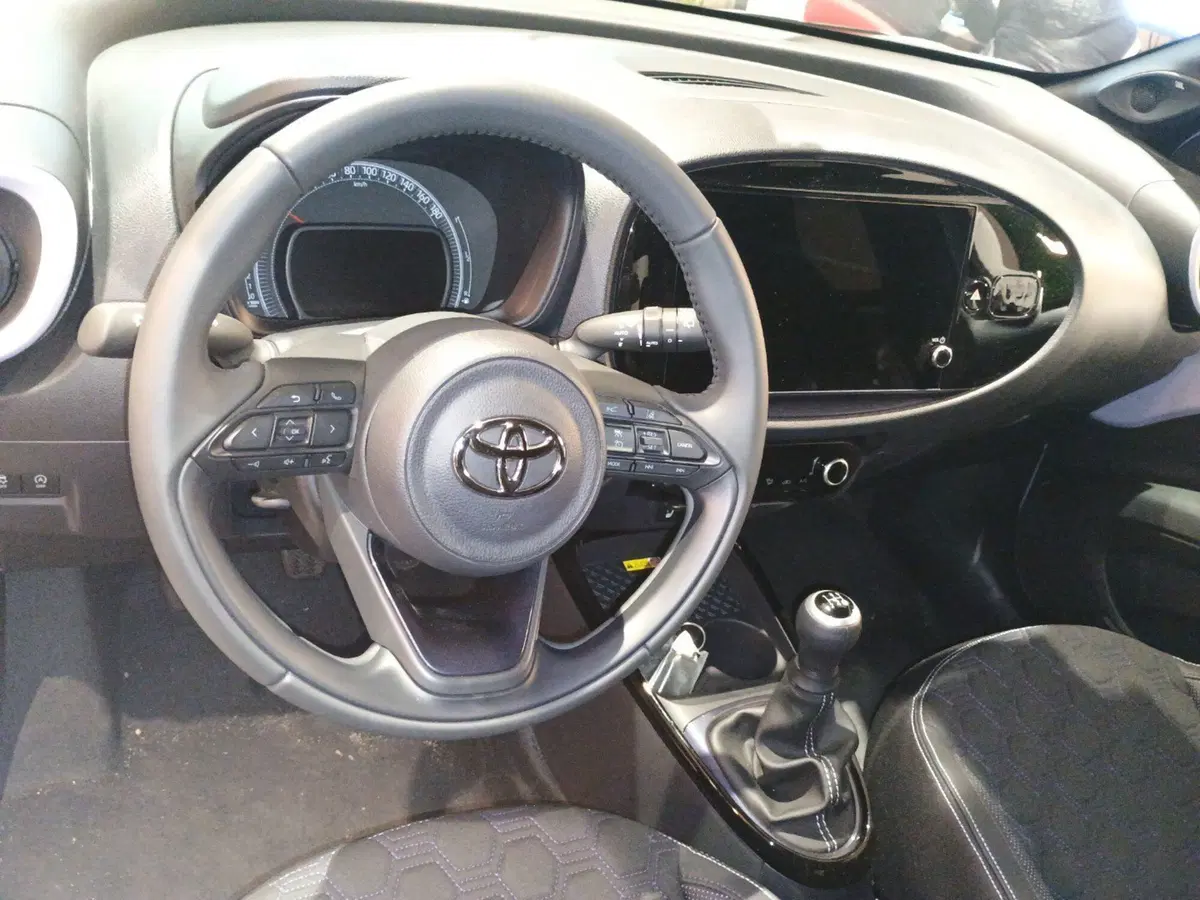 Toyota Aygo X nuova a Reggio Calabria (5)