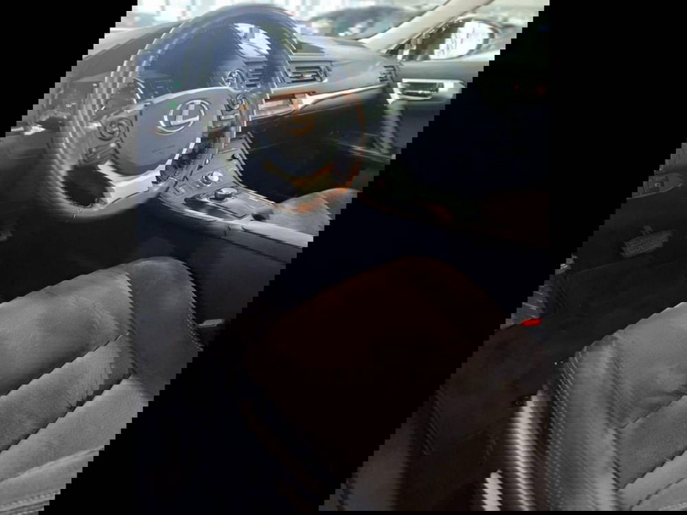 Lexus CT usata a Torino (9)