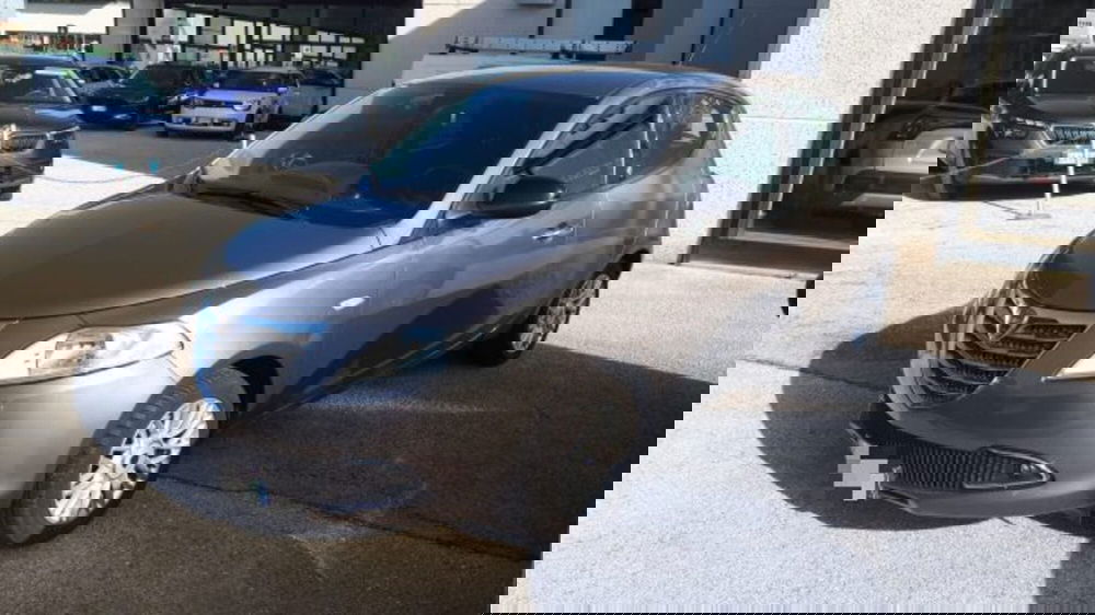 Lancia Ypsilon usata a Macerata