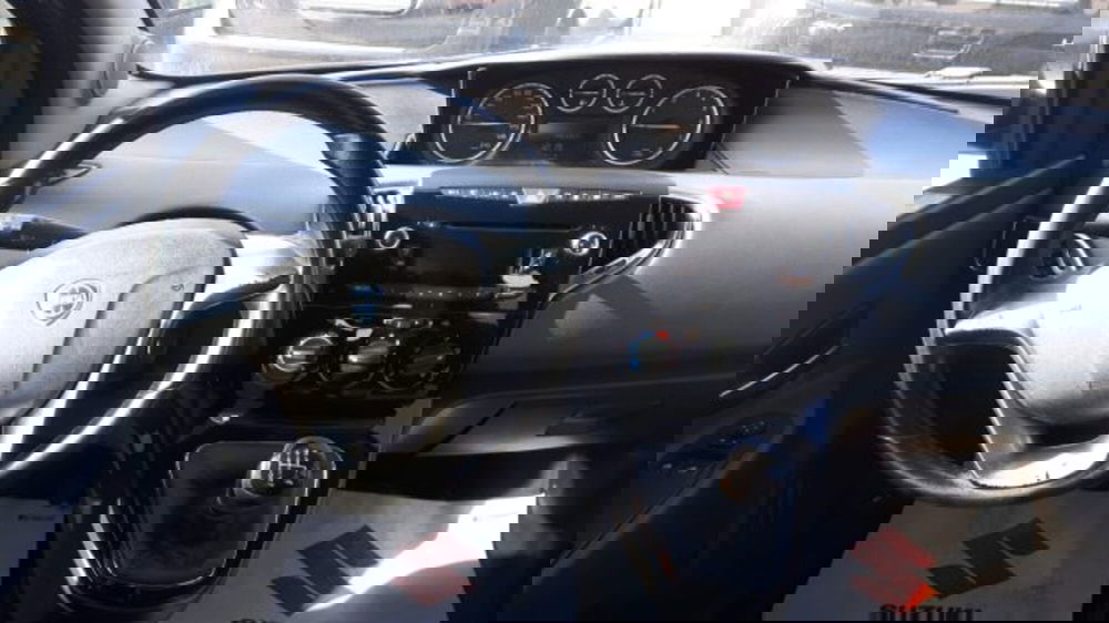 Lancia Ypsilon usata a Macerata (10)