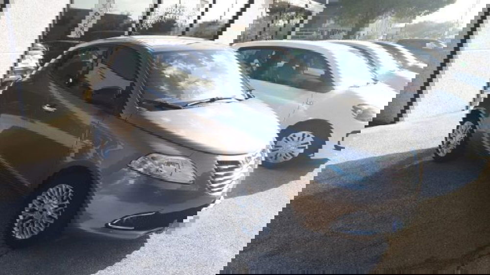 Lancia Ypsilon usata a Macerata (3)