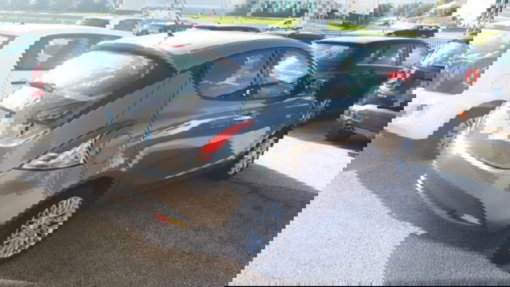 Lancia Ypsilon usata a Macerata (4)