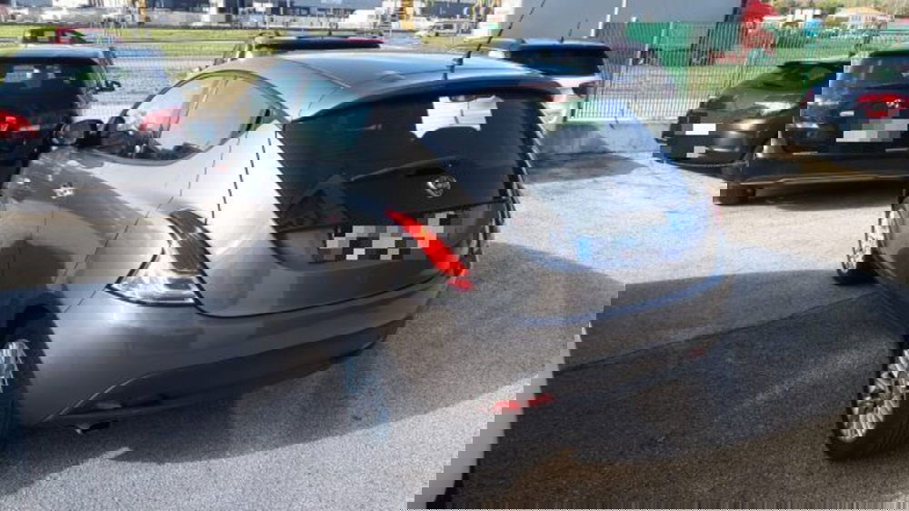 Lancia Ypsilon usata a Macerata (7)