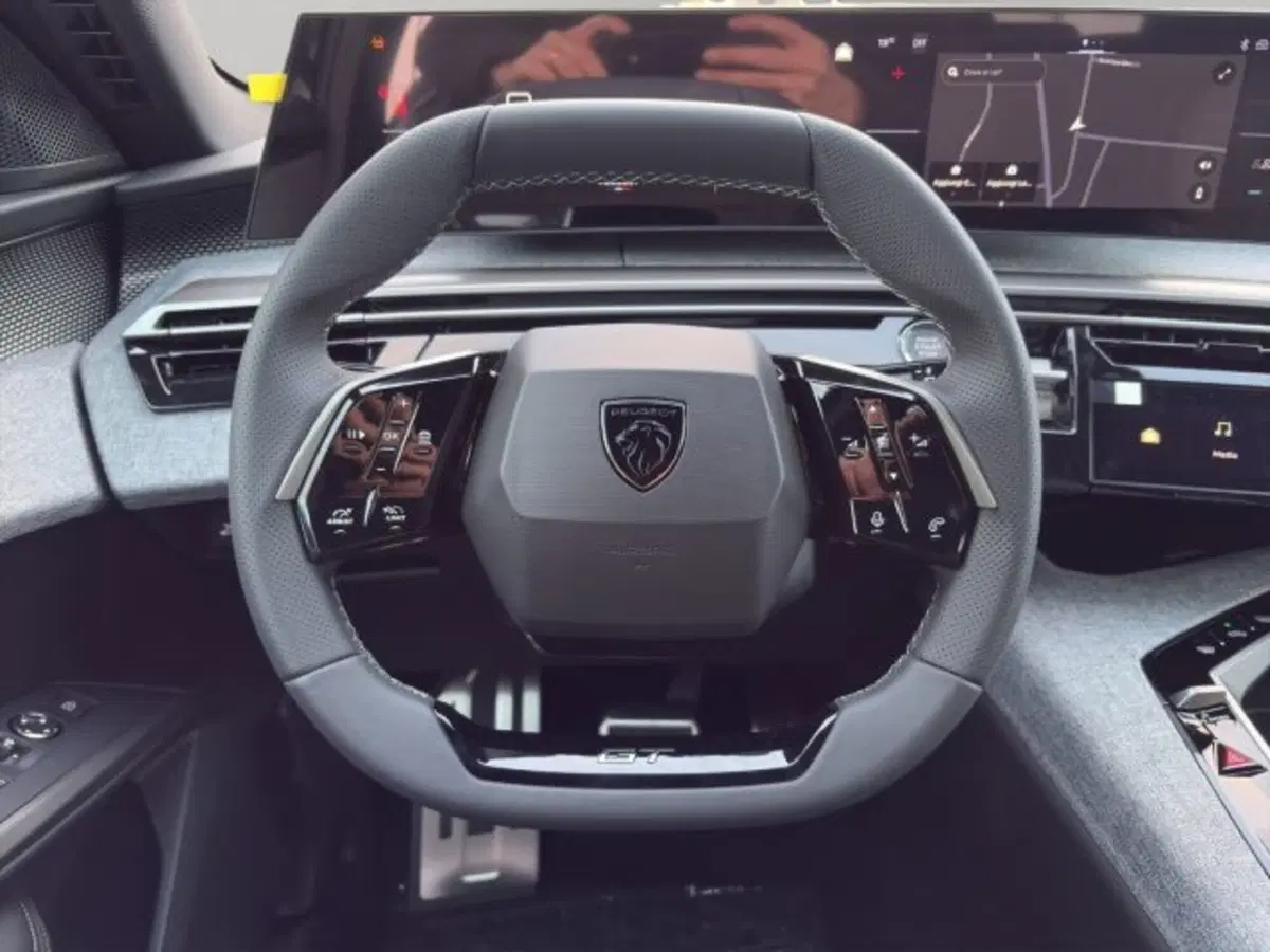 Peugeot 5008 nuova a Perugia (11)