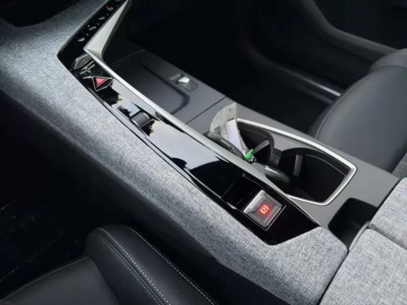 Peugeot 5008 nuova a Perugia (16)