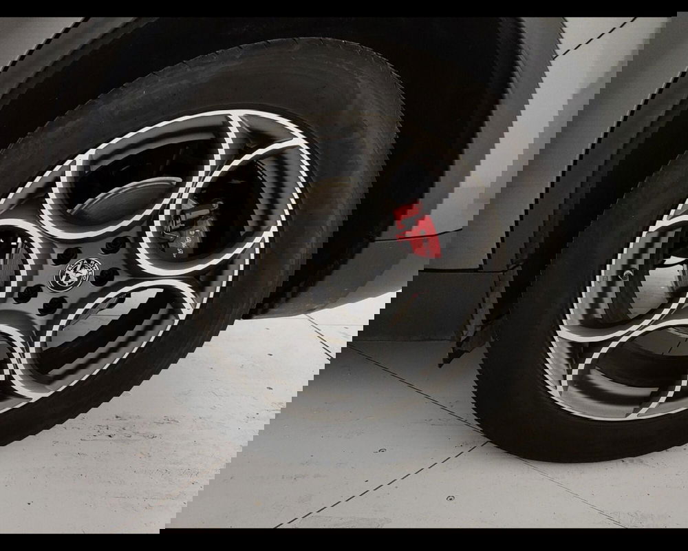 Alfa Romeo Stelvio usata a Caserta (12)