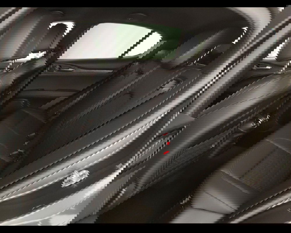 Alfa Romeo Stelvio usata a Caserta (18)