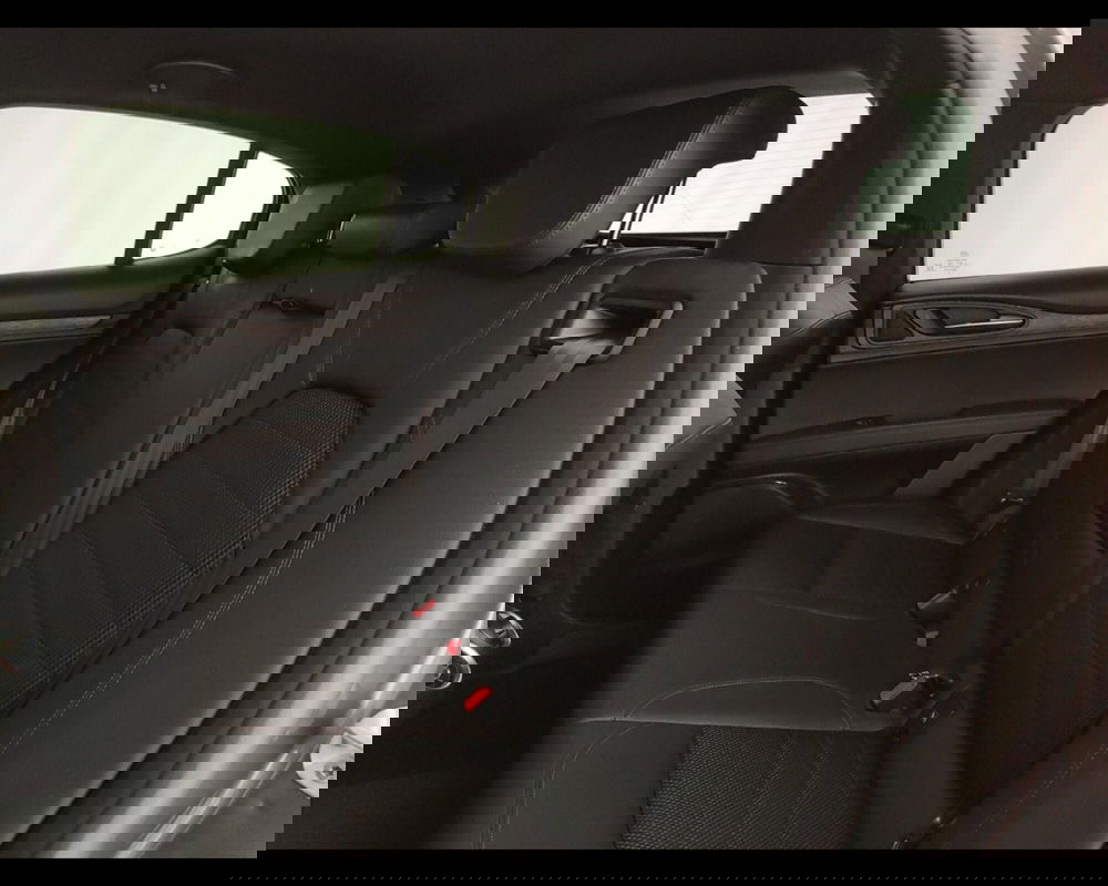 Alfa Romeo Stelvio usata a Caserta (19)