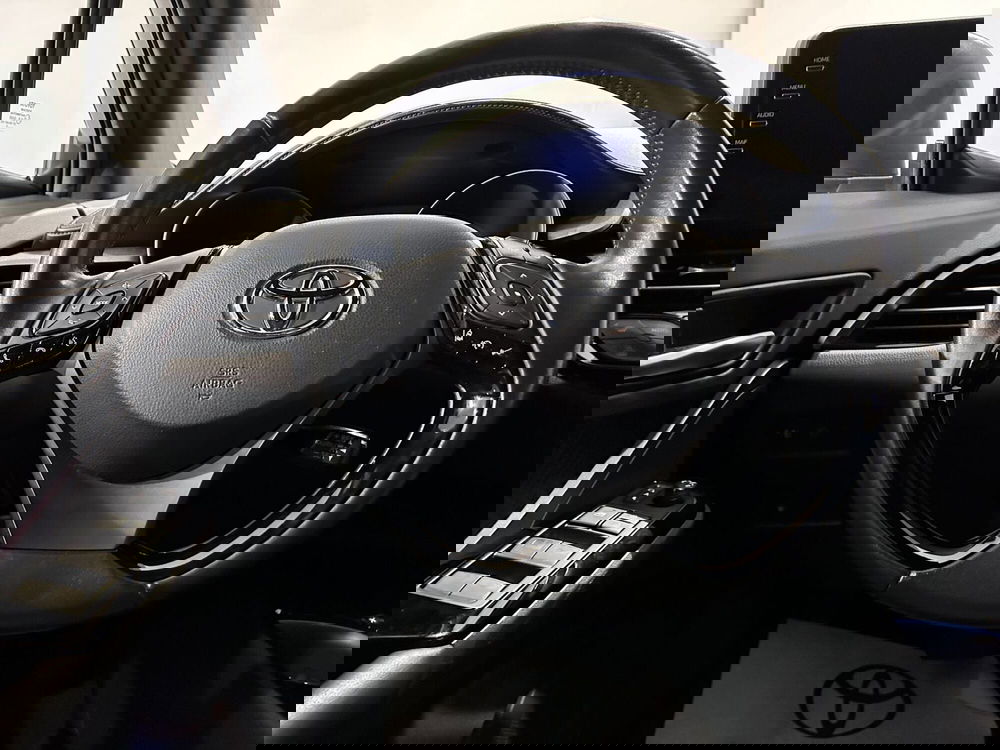 Toyota Toyota C-HR usata a Milano (9)