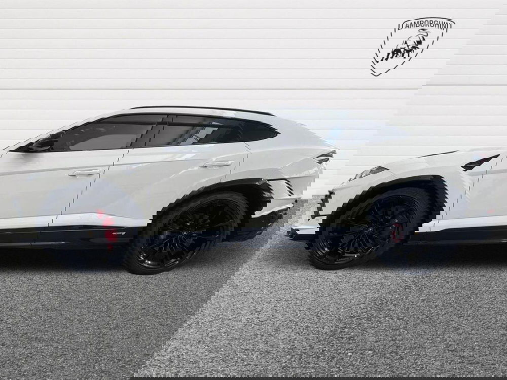 Lamborghini Urus nuova a Bari (5)