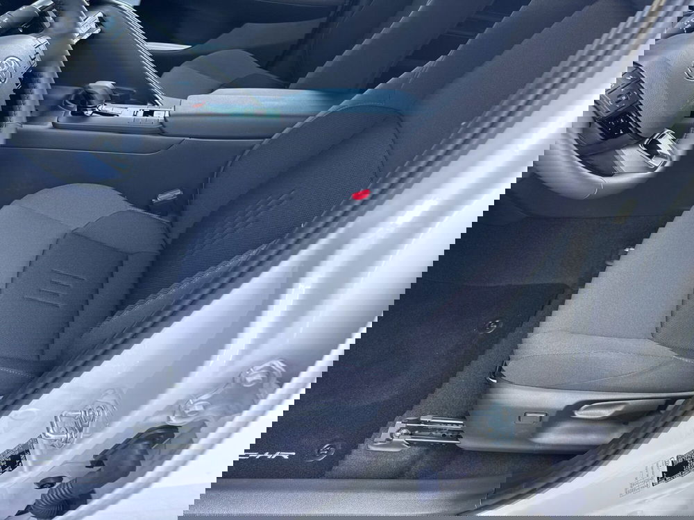 Toyota Toyota C-HR nuova a Ferrara (11)