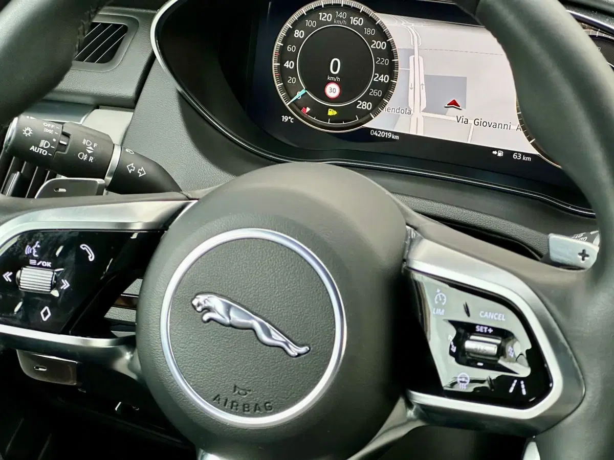 Jaguar E-Pace usata a Bari (10)