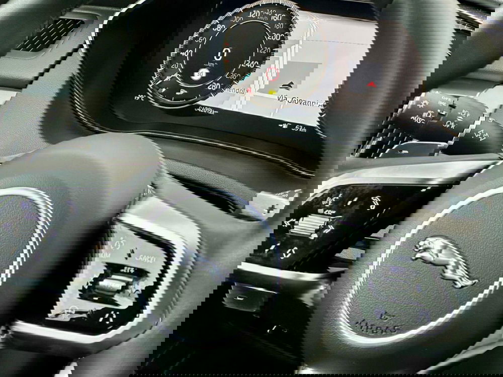 Jaguar E-Pace usata a Bari (10)