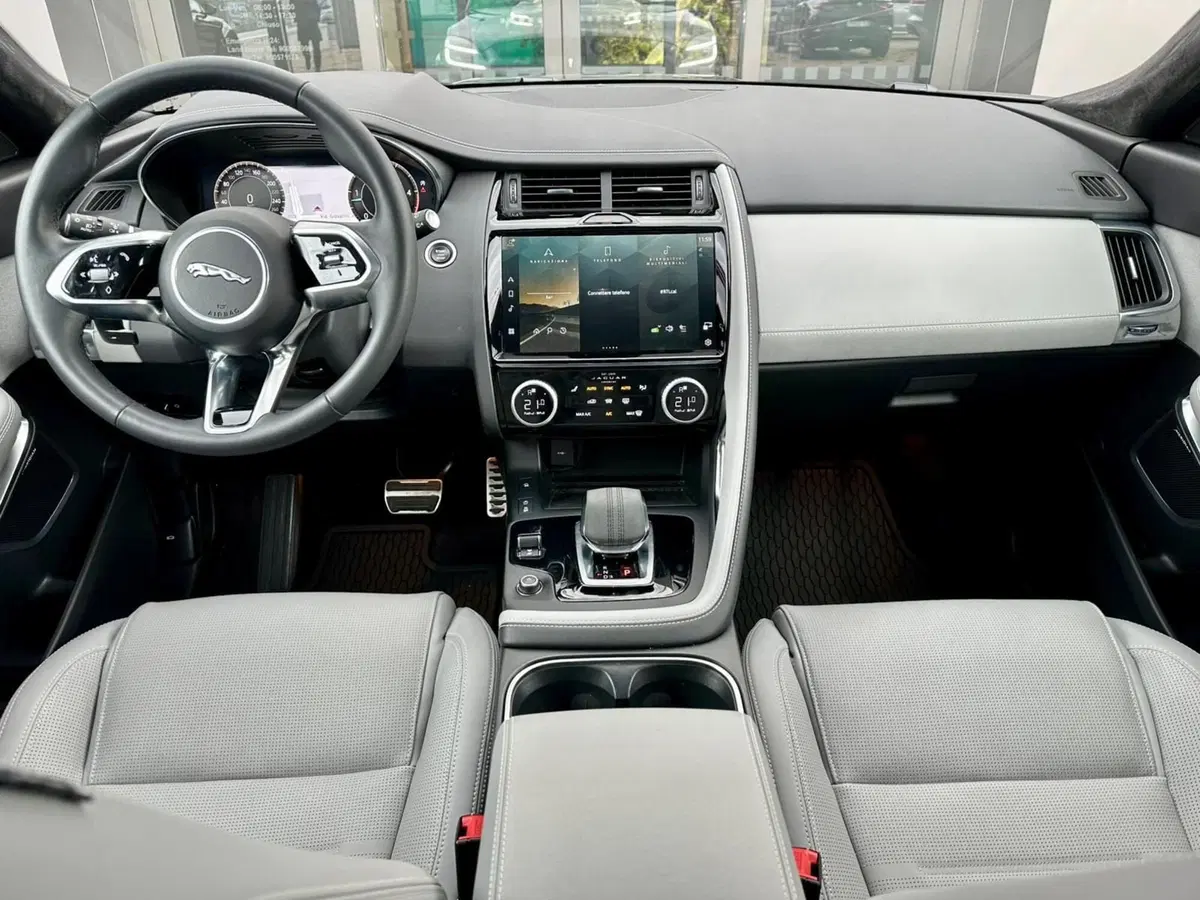 Jaguar E-Pace usata a Bari (3)