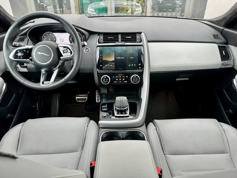 Jaguar E-Pace usata a Bari (3)