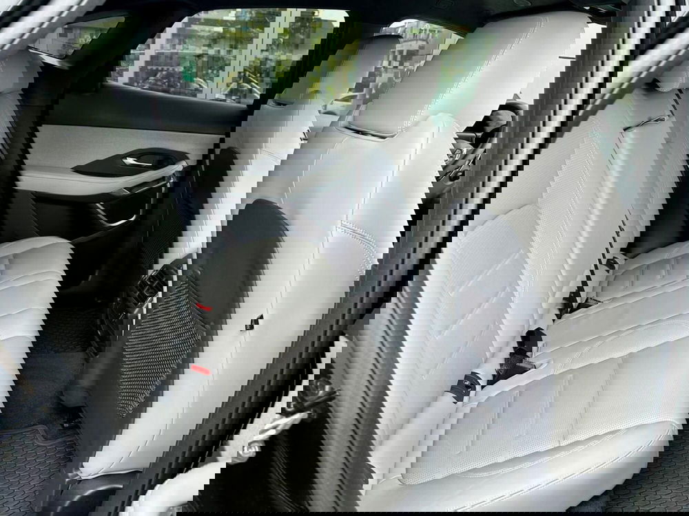 Jaguar E-Pace usata a Bari (5)