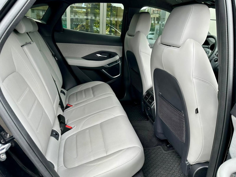 Jaguar E-Pace usata a Bari (5)