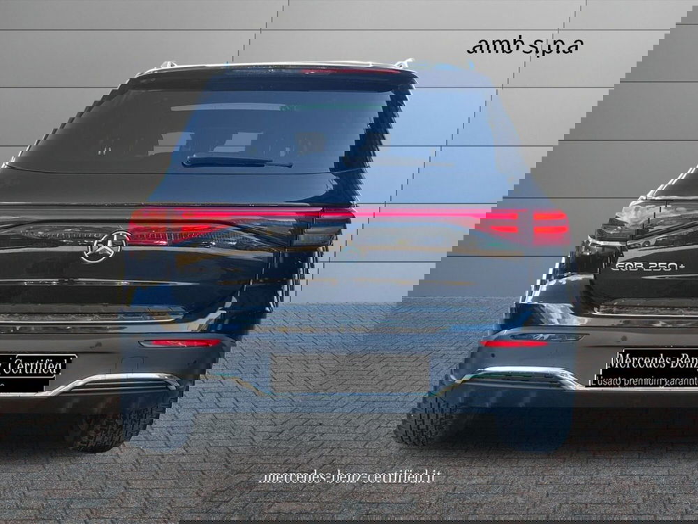 Mercedes-Benz EQB usata a Napoli (4)