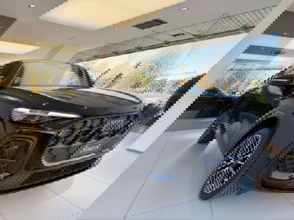 Audi Q5 Sportback nuova a Torino (3)