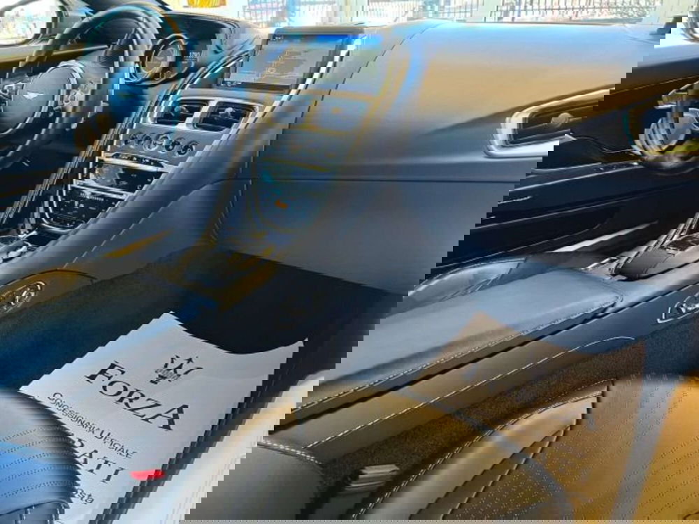 Aston Martin DB11 usata a Torino (11)