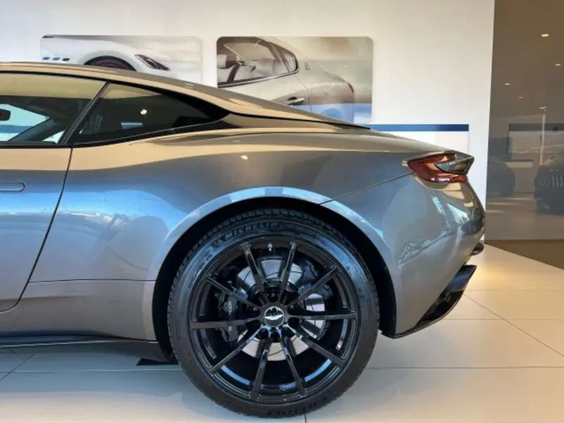 Aston Martin DB11 usata a Torino (12)