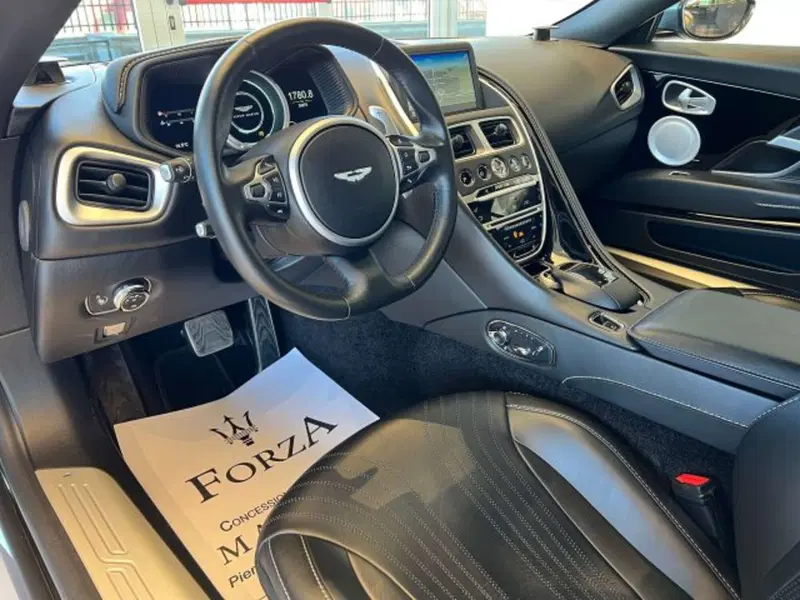 Aston Martin DB11 usata a Torino (6)