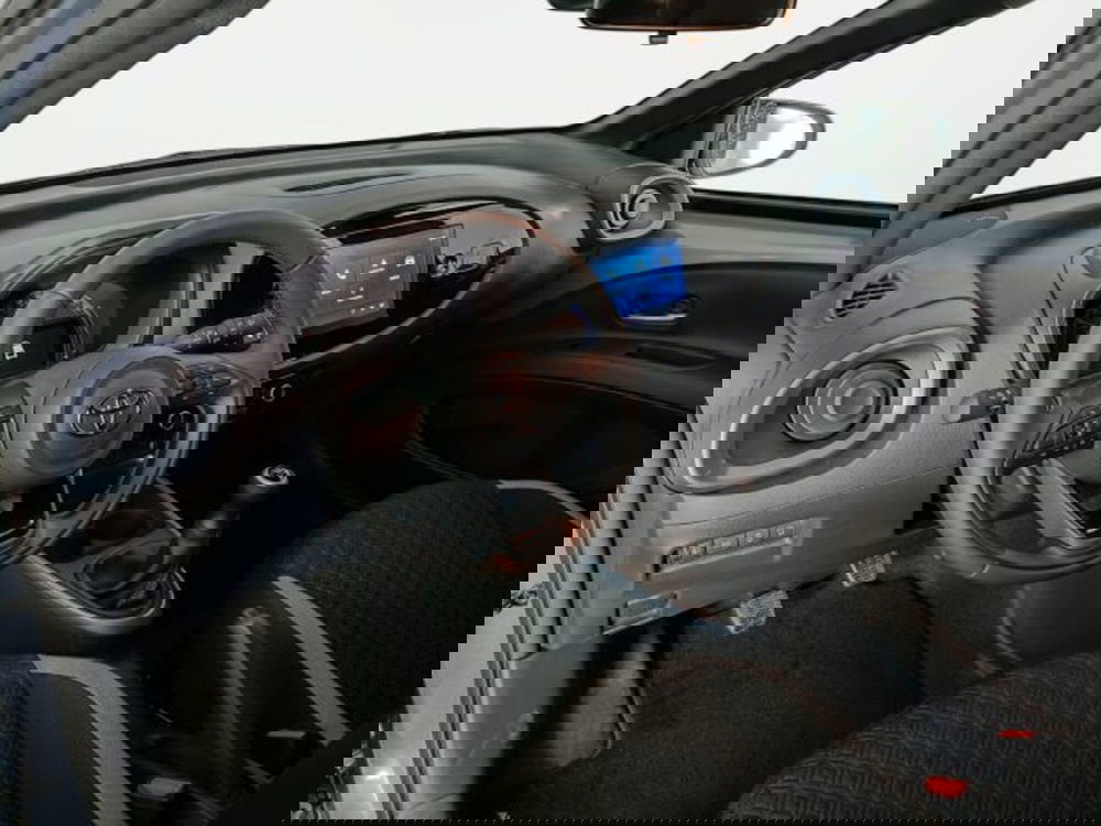 Toyota Aygo X nuova a Teramo (7)