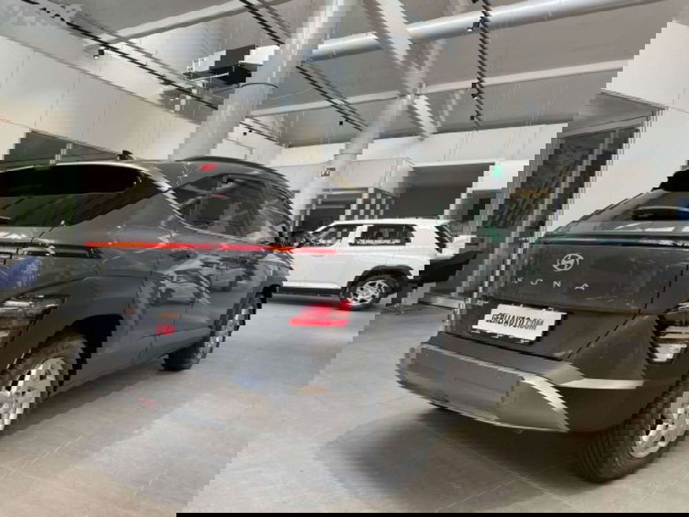 Hyundai Kona nuova a Milano (4)