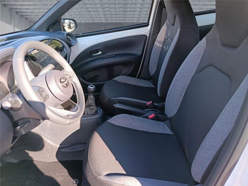 Toyota Aygo X nuova a Bari (11)