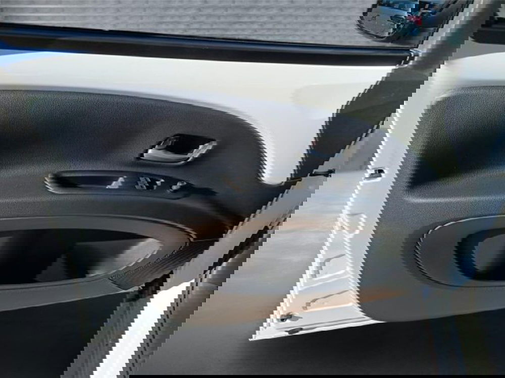 Toyota Aygo X nuova a Bari (9)